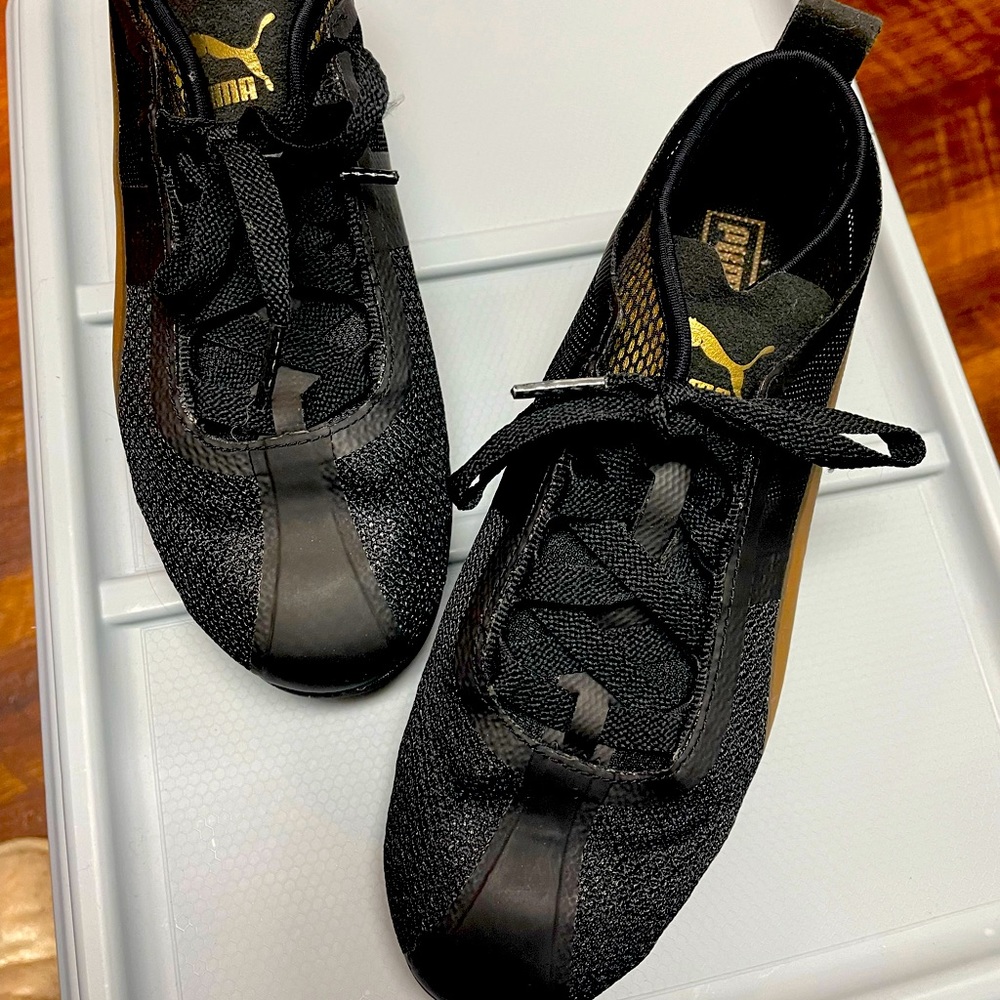 Puma lightweight athletic shoes 5.5